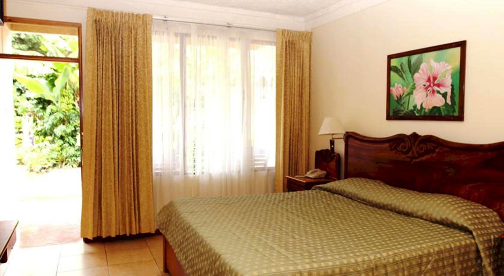 Hotel Boyeros Liberia Ngoại thất bức ảnh